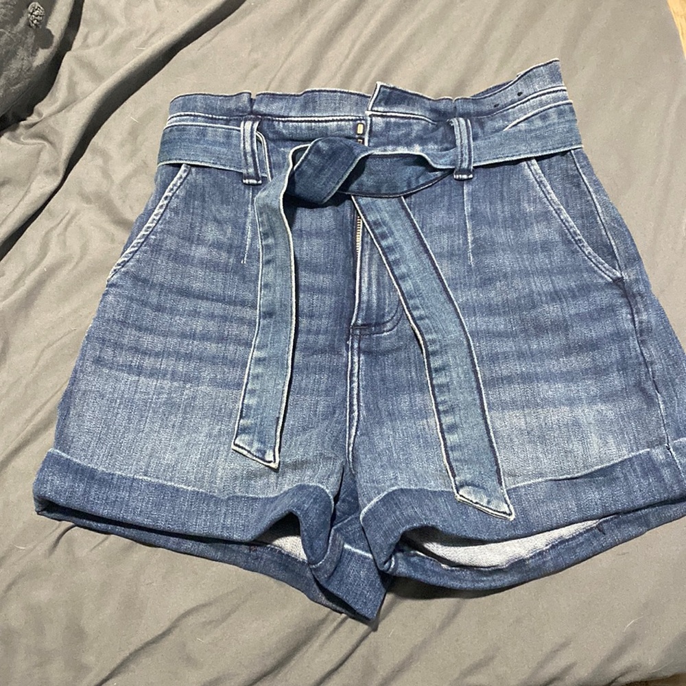 High rise shorts with belt Express